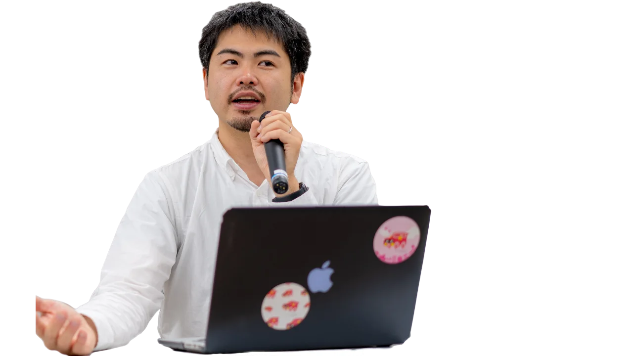 マイクを持って話すD.Live代表の田中洋輔